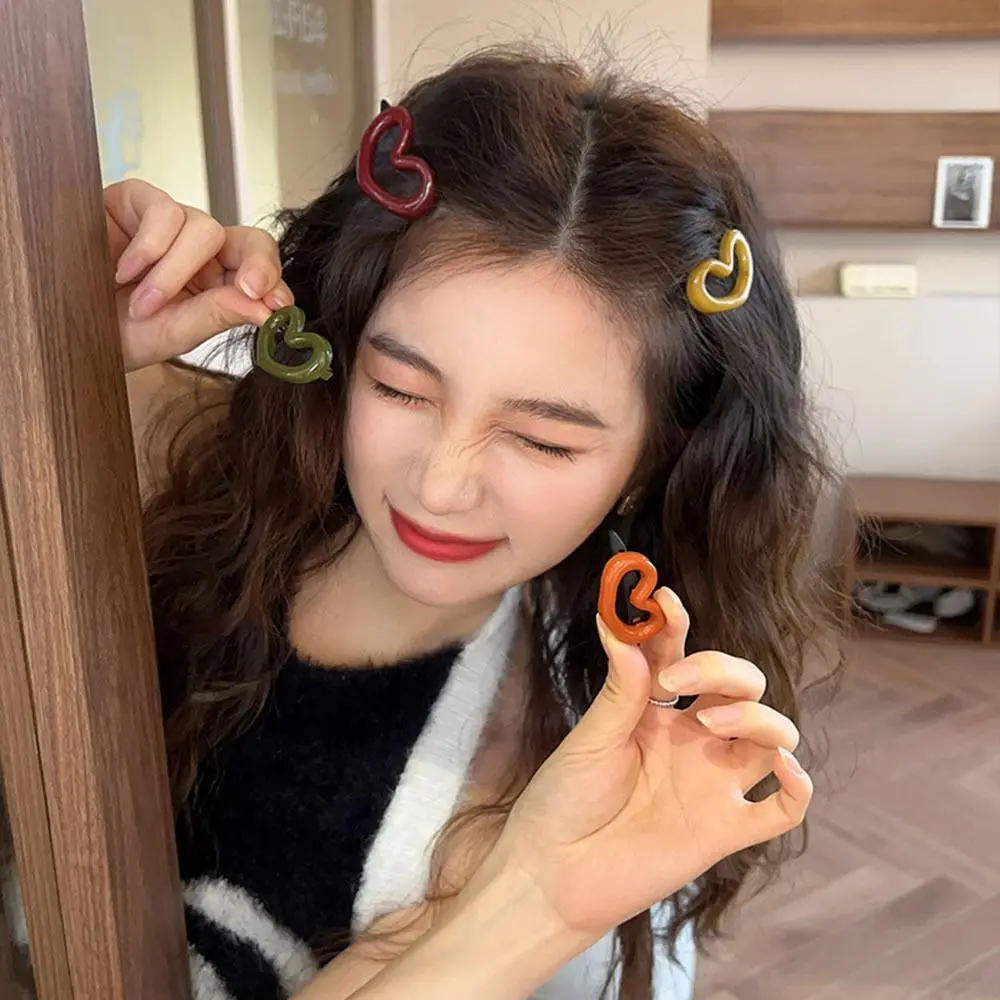 Hollow Heart Hairpin For Women Girl Hair Accessories Y2K Cute Sweet Hair Barrette Simple Bangs Side Clip