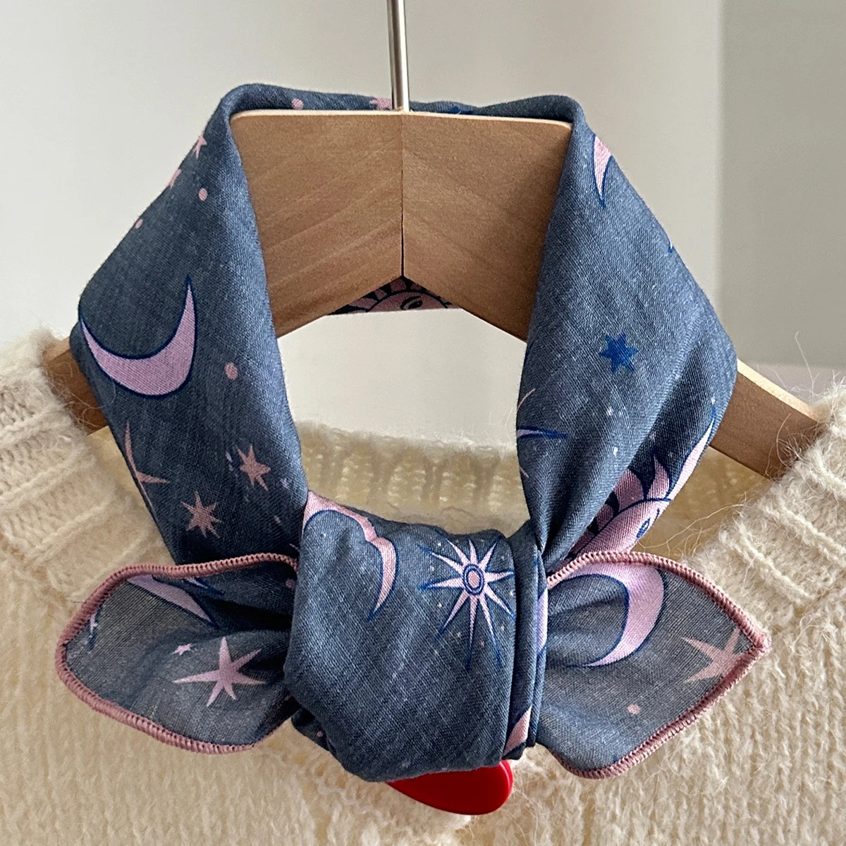 قطعة واحدة من وشاح مربع مطبوع عليه نجمة وقمر على الطراز البوهيمي مع نسيج مرن قابل للتنفس وخفيف الوزن، مناسب لملابس الشاطئ والترفيه، إكسسوارات عصرية متعددة الوظائف، وشاح ملون ملطخ