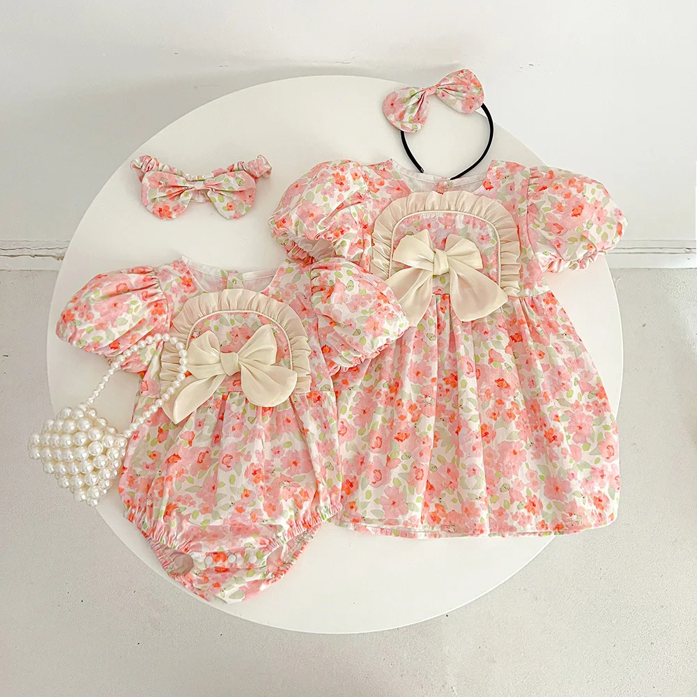 Photography of clothing for newborns and full term babies in the Flower Skirt Studio ニューボーンフォト  신생아촬영