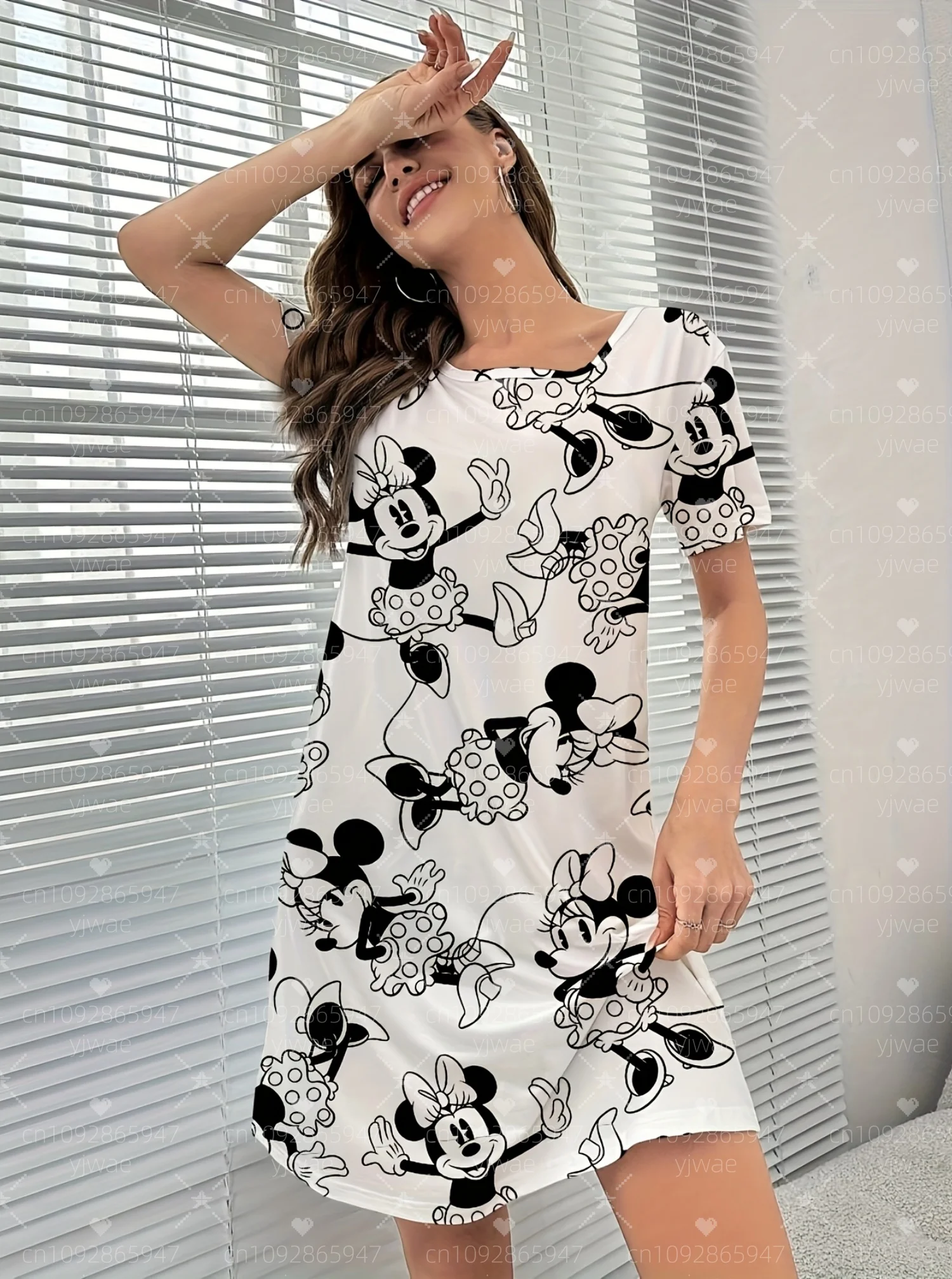 ชุดเดรสเสื้อยืดลายมินนี่เมาส์สำหรับผู้หญิง ฤดูร้อน 2025 ทรงหลวม สบายๆ คอกลม แขนสั้น เสื้อผ้าผู้หญิง