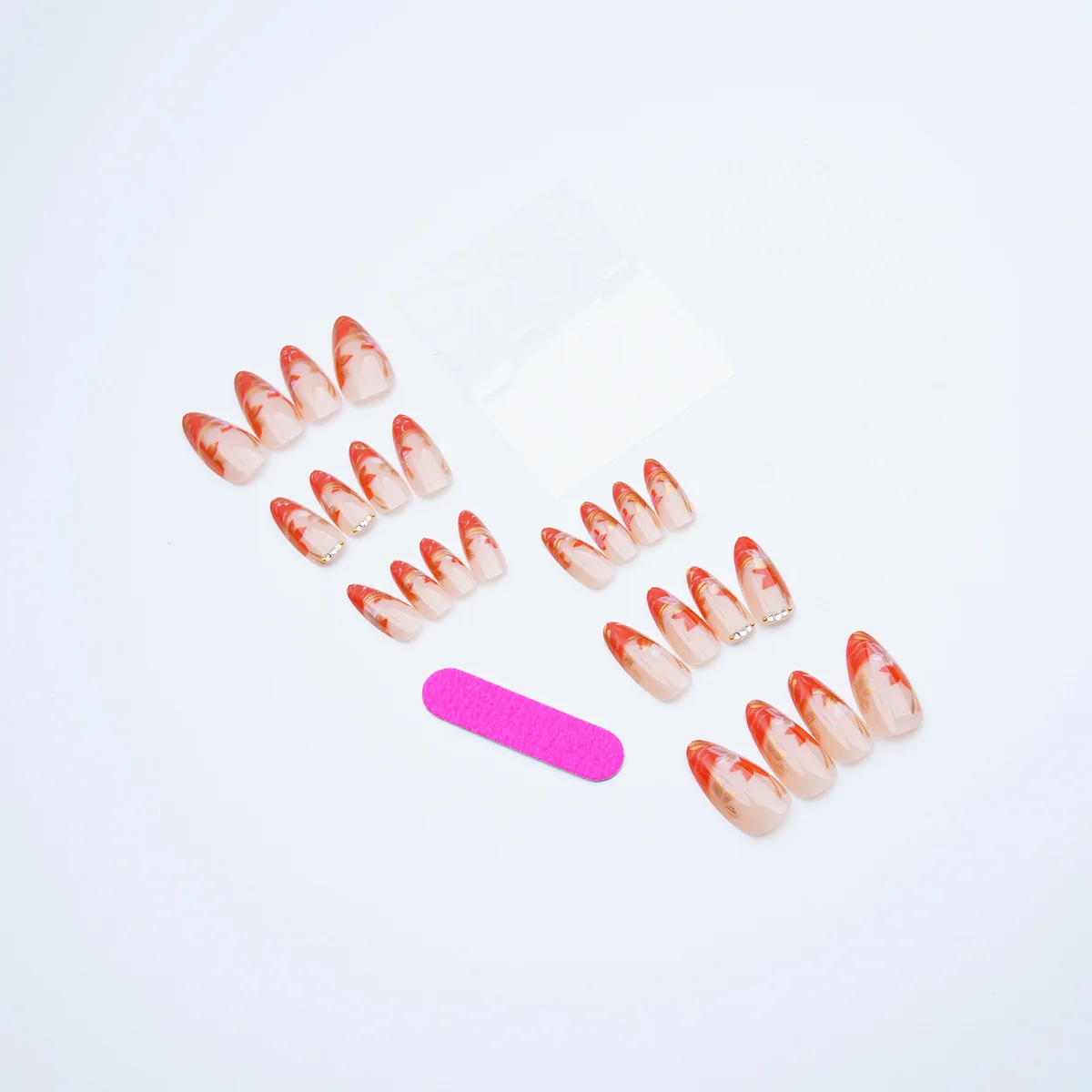 24개 그라데이션 메이플 브라운 리프 모양의 가짜 손톱, 골드 라인 라인스톤 아몬드 프레스온 네일, 우아한 가을 감성 매니큐어