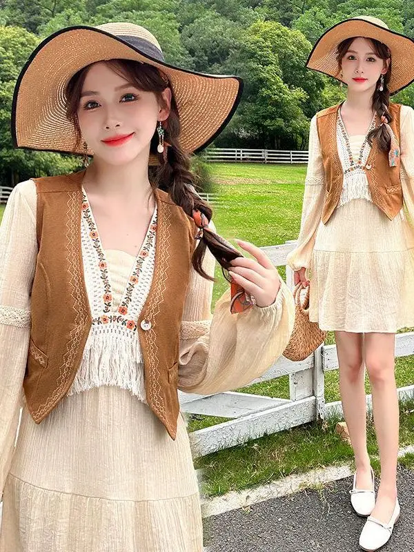 

Retro Ethnic Style Embroidered Denim Vest Women's Outerwear Short Western Cowboy Jacket Breathable V-Neck Single Button