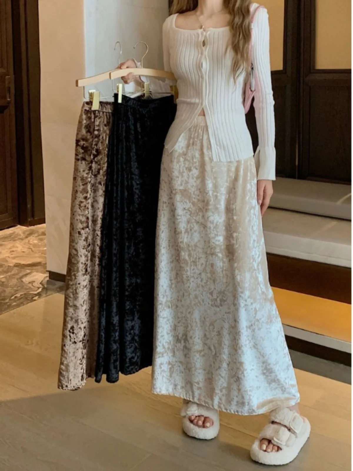 

Осенне-зимняя коллекция 2024: Новая корейская бархатная юбка А-силуэта с эластичным поясом, облегающая, скрывающая недостатки фигуры, для женщин