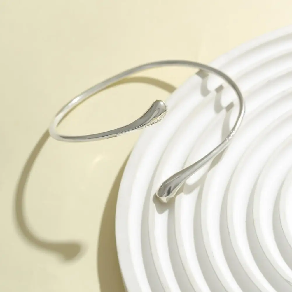 Arm Jewelry Elegant Adjustable Arm Bracelet with Liquid Shape Opening Polished Alloy Bangle for Party Wear Stylish Anti-slip Arm