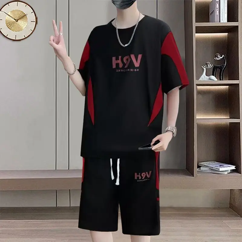 

Летний мужской повседневный комплект в корейском стиле 2026: свободные шорты и футболка с коротким рукавом, цветные блоки, пэчворк, круглый вырез, принт, хит продаж