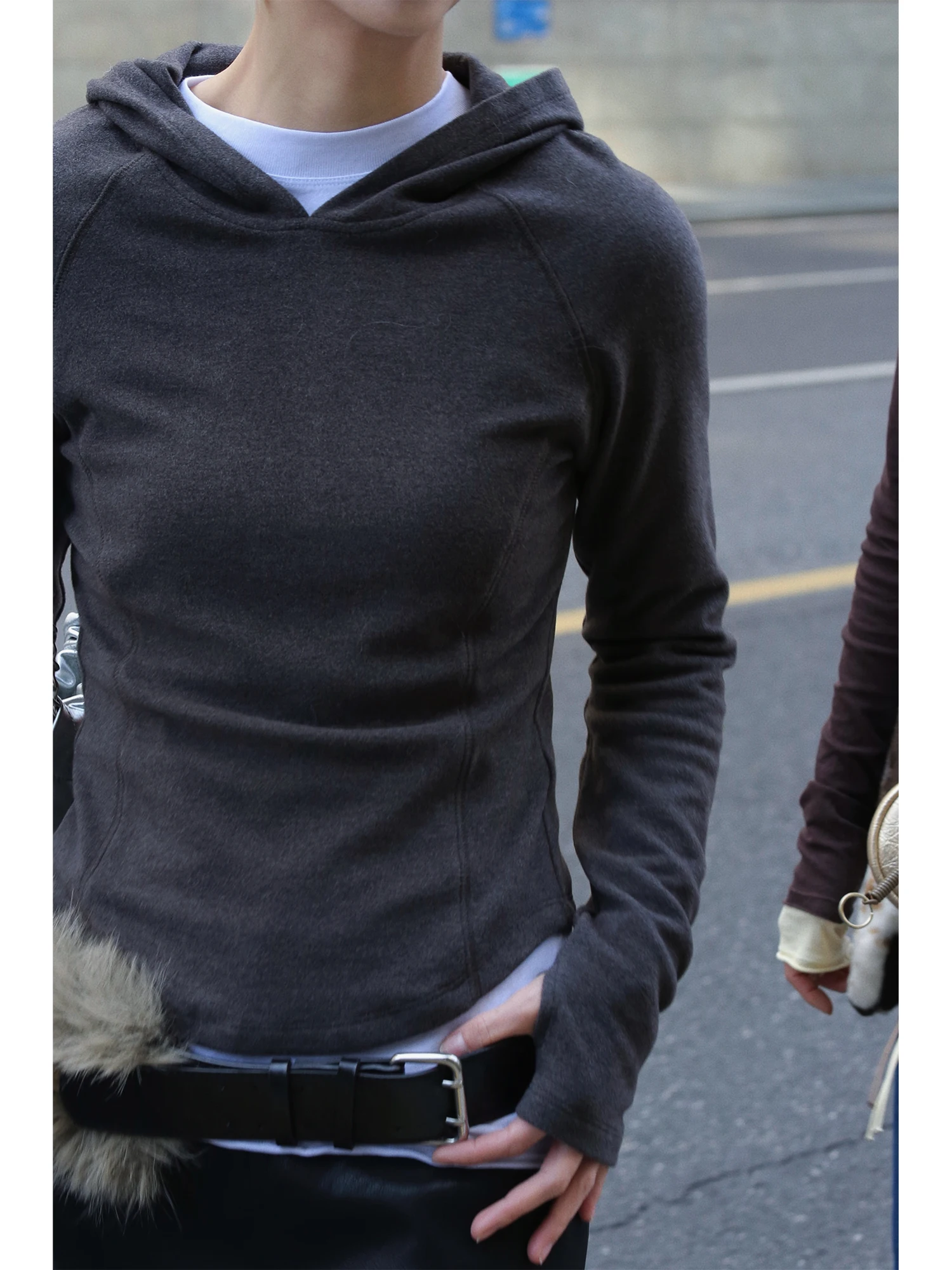 

Теплая базовая футболка Holm с капюшоном и дизайнерскими вставками, имитирующая флис, приталенного кроя, мягкая, удобная, дышащая, утолщенная, с длинными рукавами.