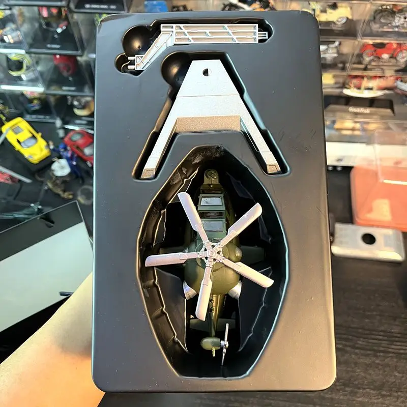 نموذج طائرة هليكوبتر مصنوعة من خليط معدني قابل للجمع - Q-Style Wz-10 Gunship مع حامل عرض