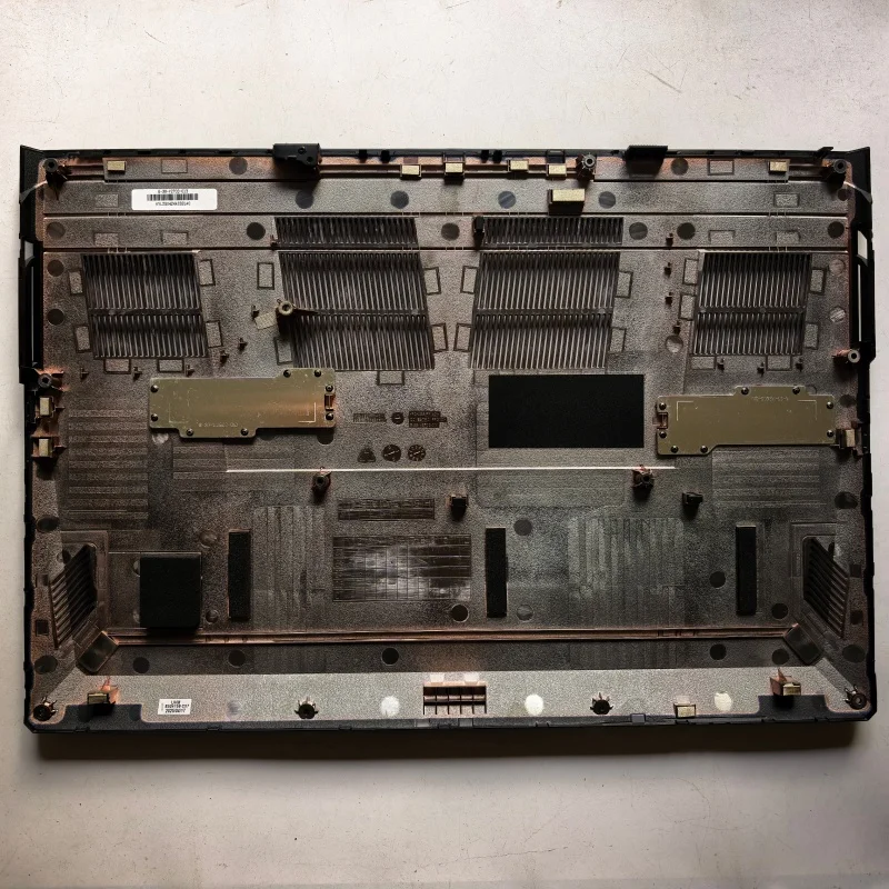 

Новая нижняя крышка ноутбука CLEVO V270