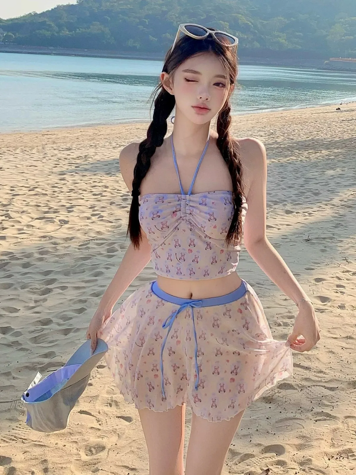 ชุดว่ายน้ำทูพีซน่ารักสำหรับผู้หญิง บิกินี่ทรงเต้าเล็ก เหมาะสำหรับวันหยุดพักผ่อน สไตล์เรียบหรู ดูสง่างามและเพรียว