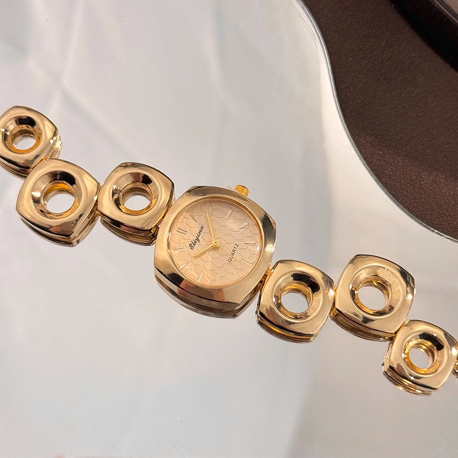 New Golden Irregular Hollow Out Luxury Sensation Quartz Watch for Women Square Round European Simple Style Wristwatch