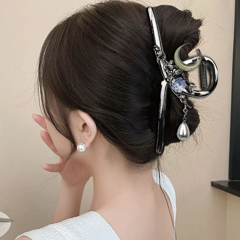 

Popular Gun Black Crab Hair clip accessories for women large size flower claw clips Advanced feeling hair pins girls hairpin