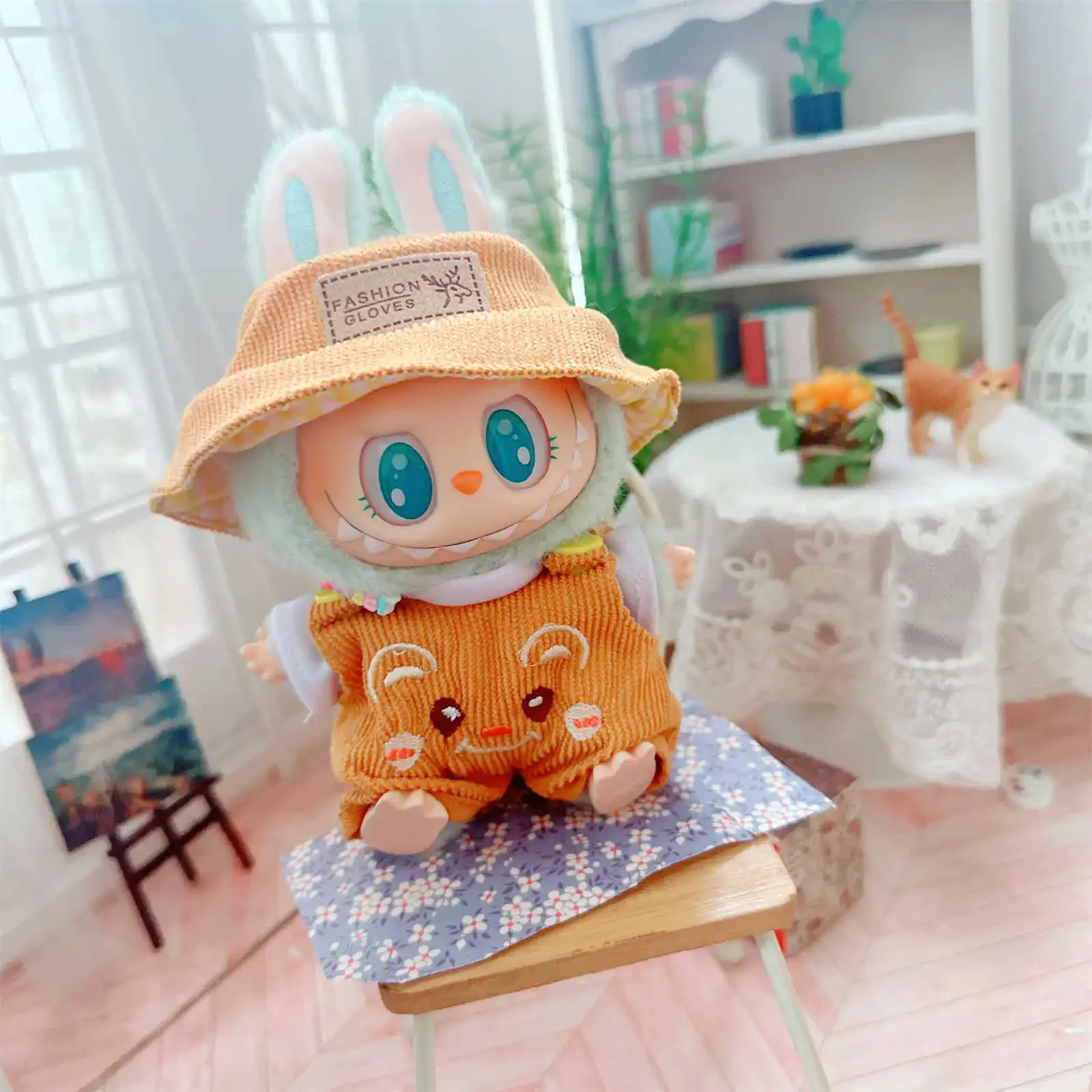 Freizeit-Stil, Trägerhose mit Hut für 17 cm große Labubu-Puppen, Kleidung, niedliche Mini-Plüschpuppenkleidung, das Monster-Outfit-Zubehör