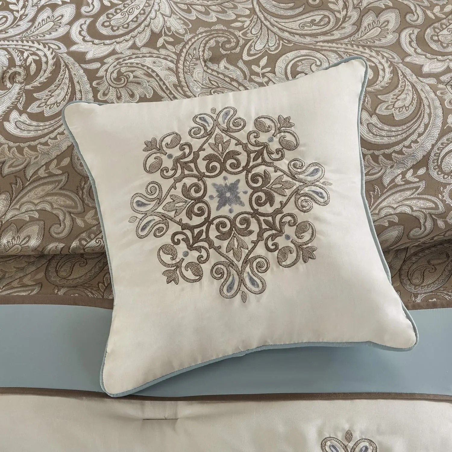 Bedding King Luxury  7 Pcs Traditional Luxurious Jacquard Design All Season Set