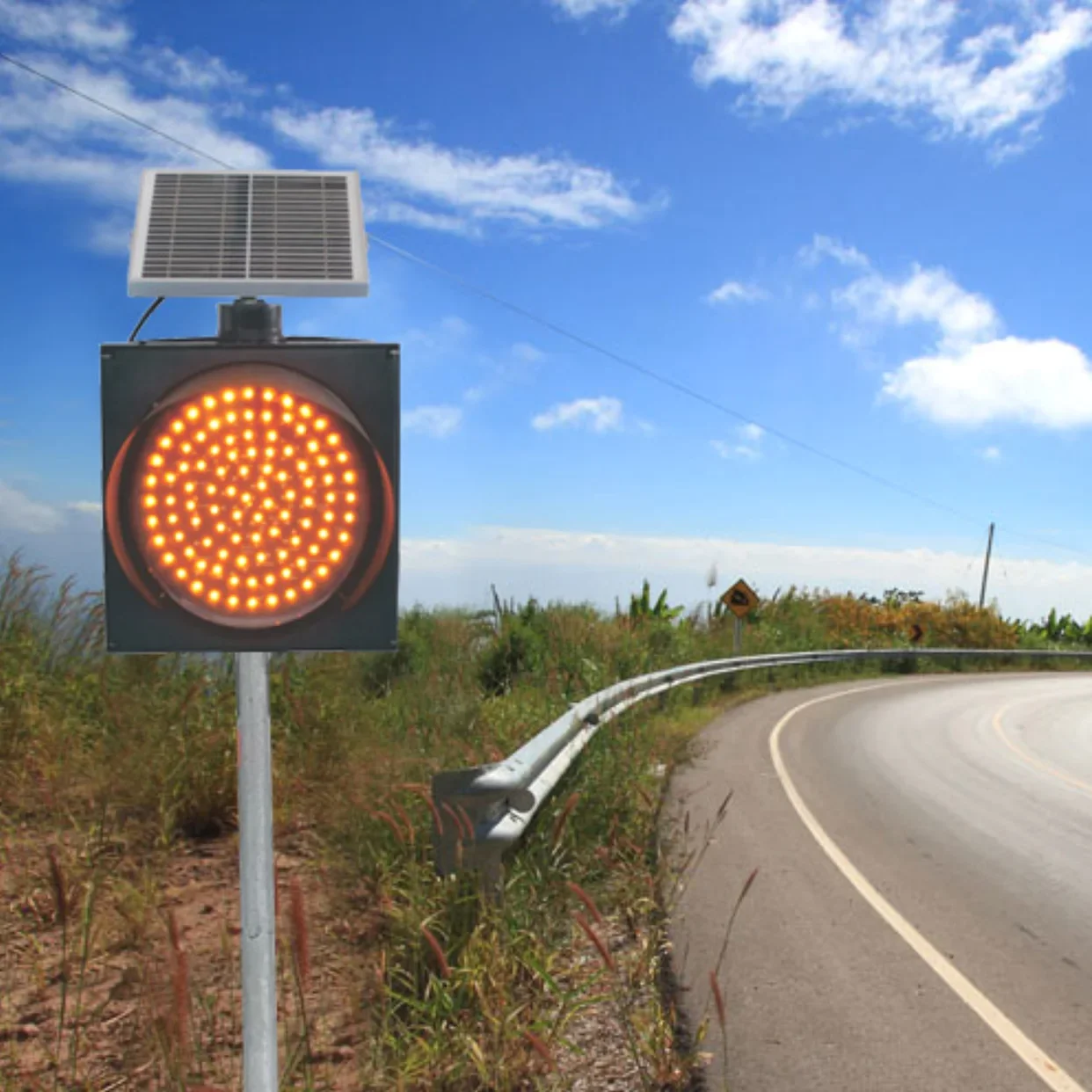 

Solar Powered LED Warning Light 300mm Yellow Flashing Light Traffic Lights for Traffic Safety