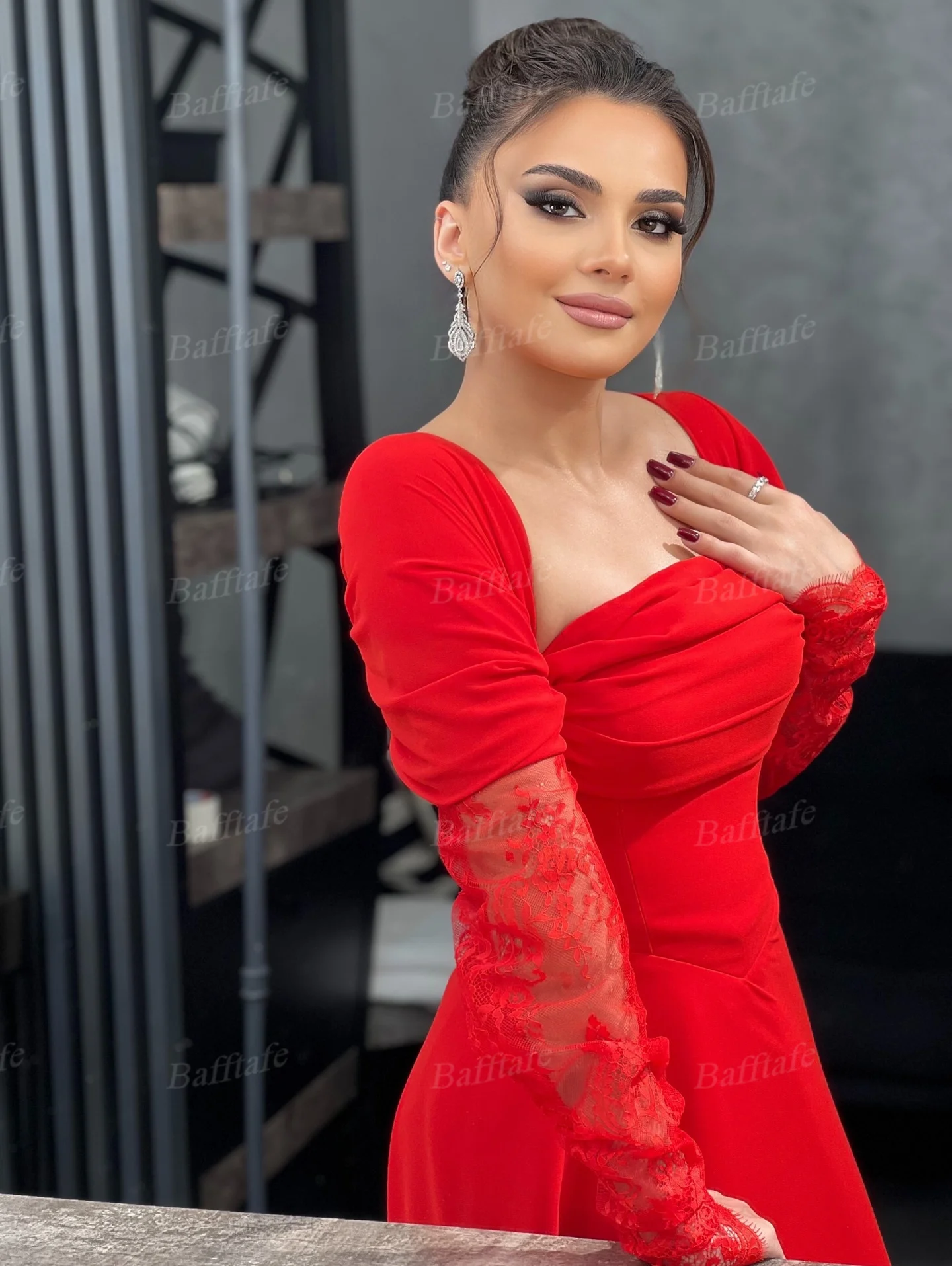 Bafftafe A-lijn Rode Formele Prom Jurken Aangepaste Kant Lange Mouwen Corset Terug Vrouwen Avondjurken Arabisch Speciale Feestjurk
