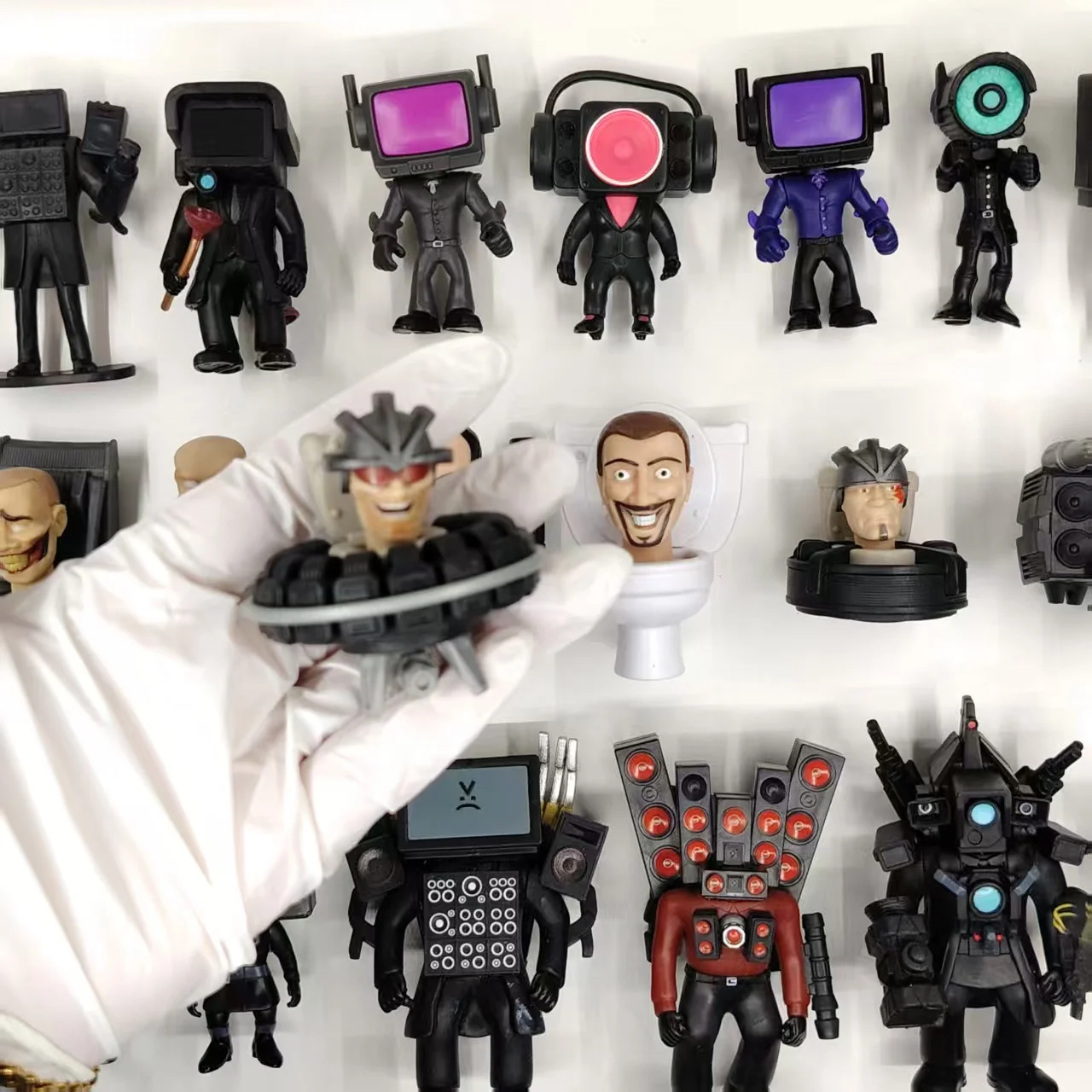Original Skibidi Toilet Man Spielzeug Monitor Man Titan Speaker Man Titan TV Man PVC Actionfigur Modell Spielzeugsammlung Kinderpuppe Geschenk – Detail 8