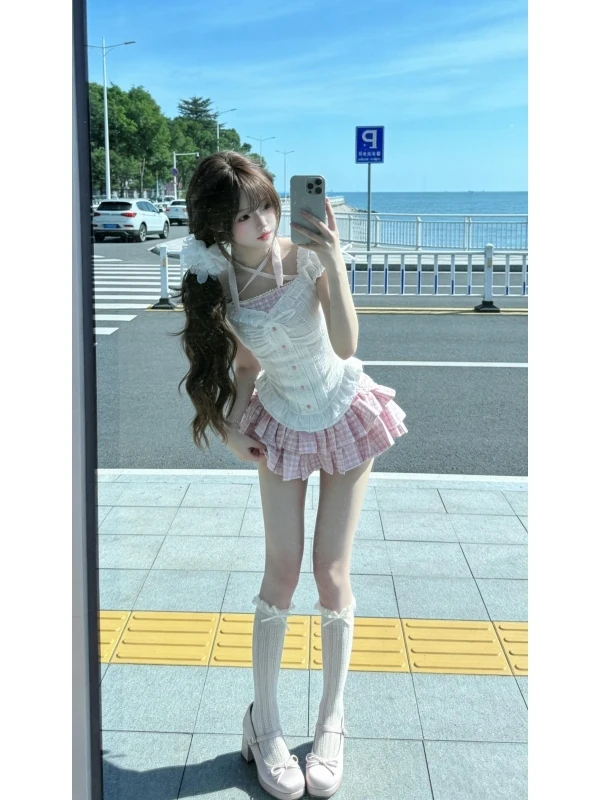 

Летний модный комплект 2026: белый топ с квадратным вырезом и бантом, розовая плиссированная пышная юбка с высокой талией для женщин