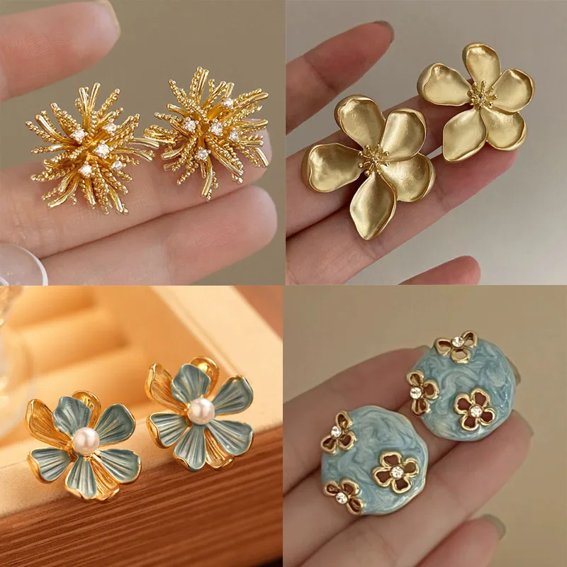 Elegant Niche Light Luxury Clip on Earrings Gold Firework Cluster Retro Minimalist Blue Flower Design No Piercing Ear Jewelry