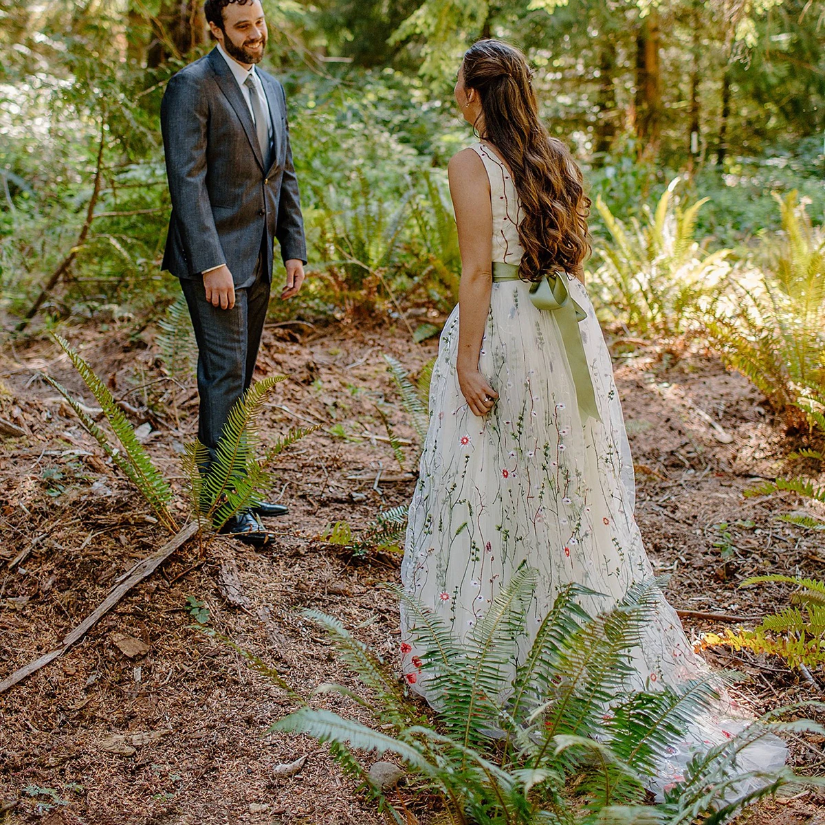 Boho Elopement Colorful Green Sash Wedding Dress A Line V Neck Embroidery Lace Tulle Customized Plus Size Sleeveless Bridal Gown