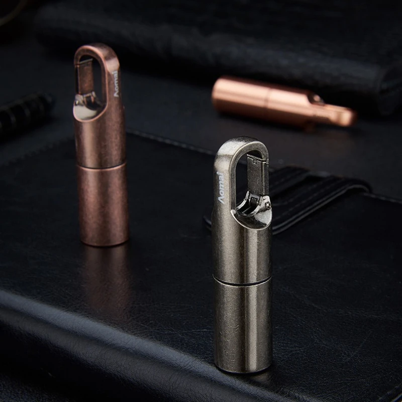 

Mini Retro Vintage Keychain Oil Lighter Portable Personality Grinding Wheel Lighter Men's High End Smoking Gadgets Pendant