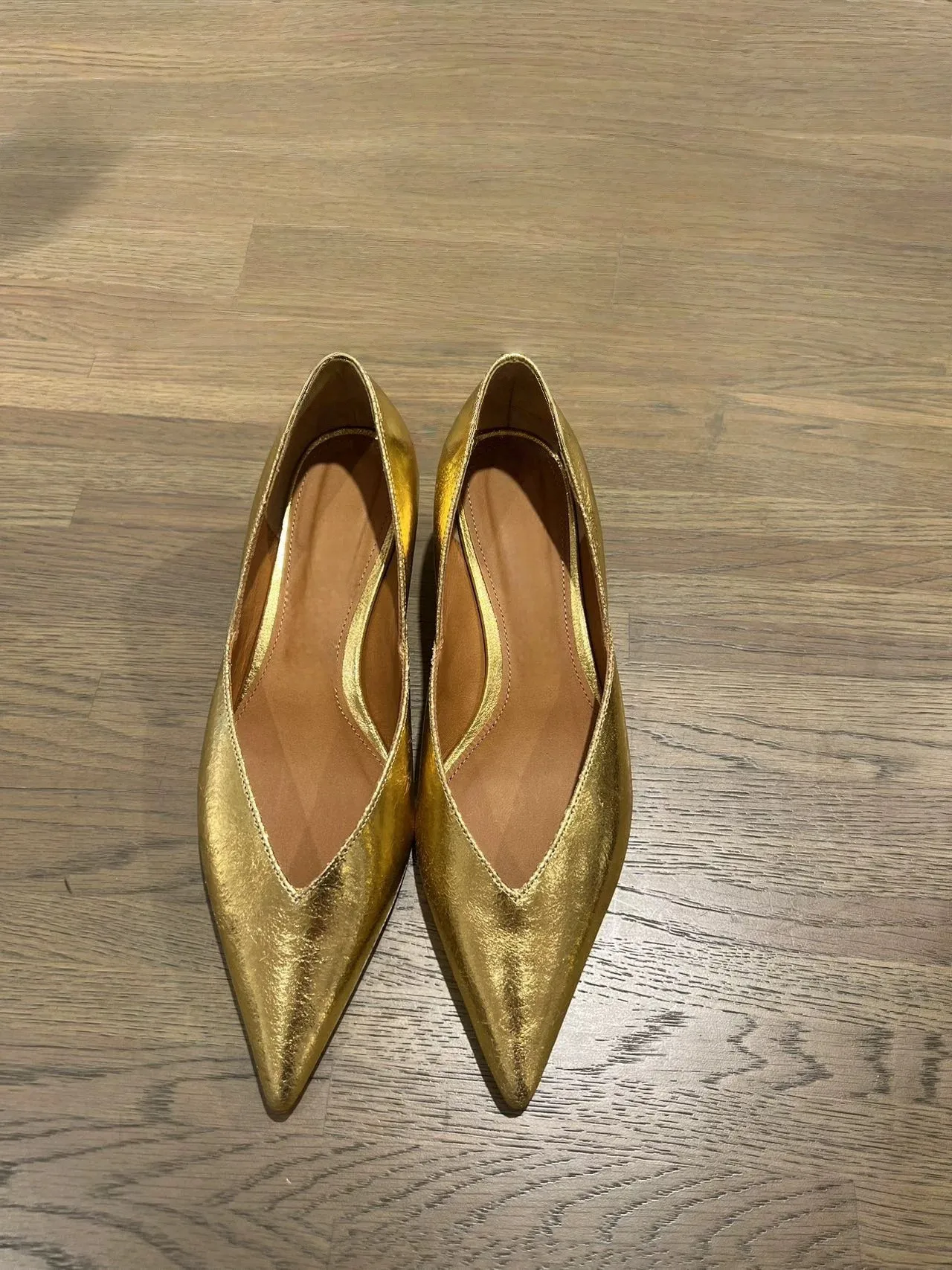 

Women's Gold Metallic Pointed Toe Flat Shoes Cutout Design for Evening Events Date Nights Luxurious Minimalist Fashion Statement