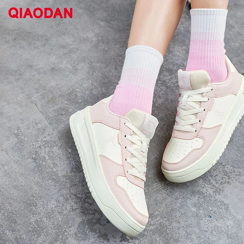 

QIAODAN женская прогулочная обувь, осень 202, легкие повседневные нескользящие простые однотонные кроссовки на дышащей платформе, QXL052252552R