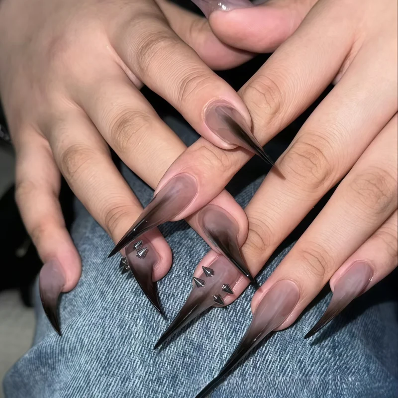 2026New 10PCS of ultra-long pointed artificial nails, in black gradient color with metallic pointed decorations on the surface.