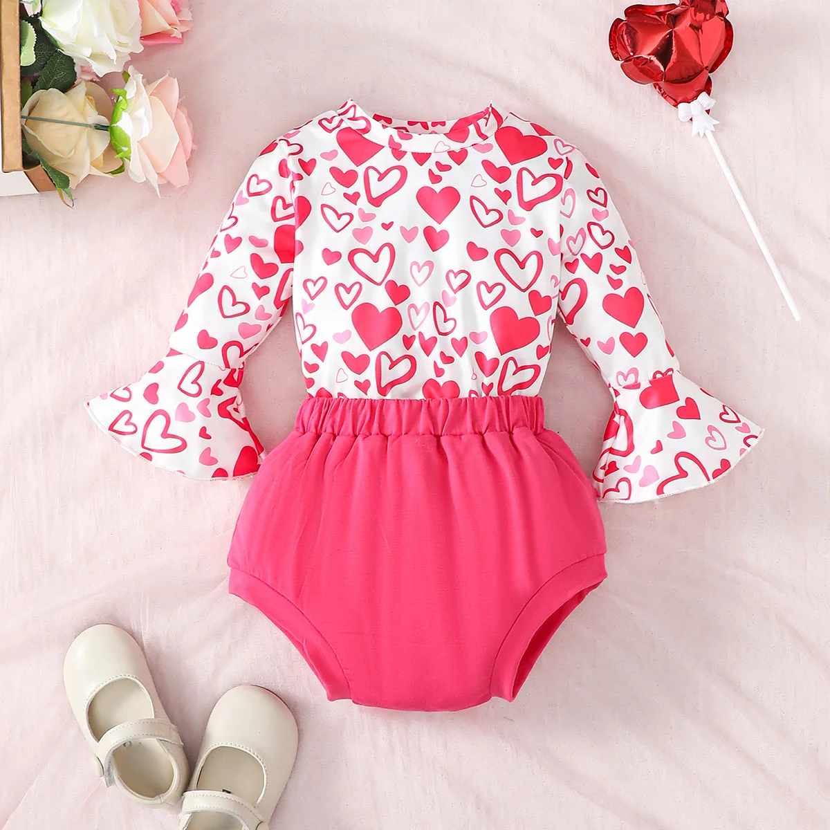 2-piece set of baby girl baby casual love full print round neck flared sleeve top and shorts set for spring and autumn