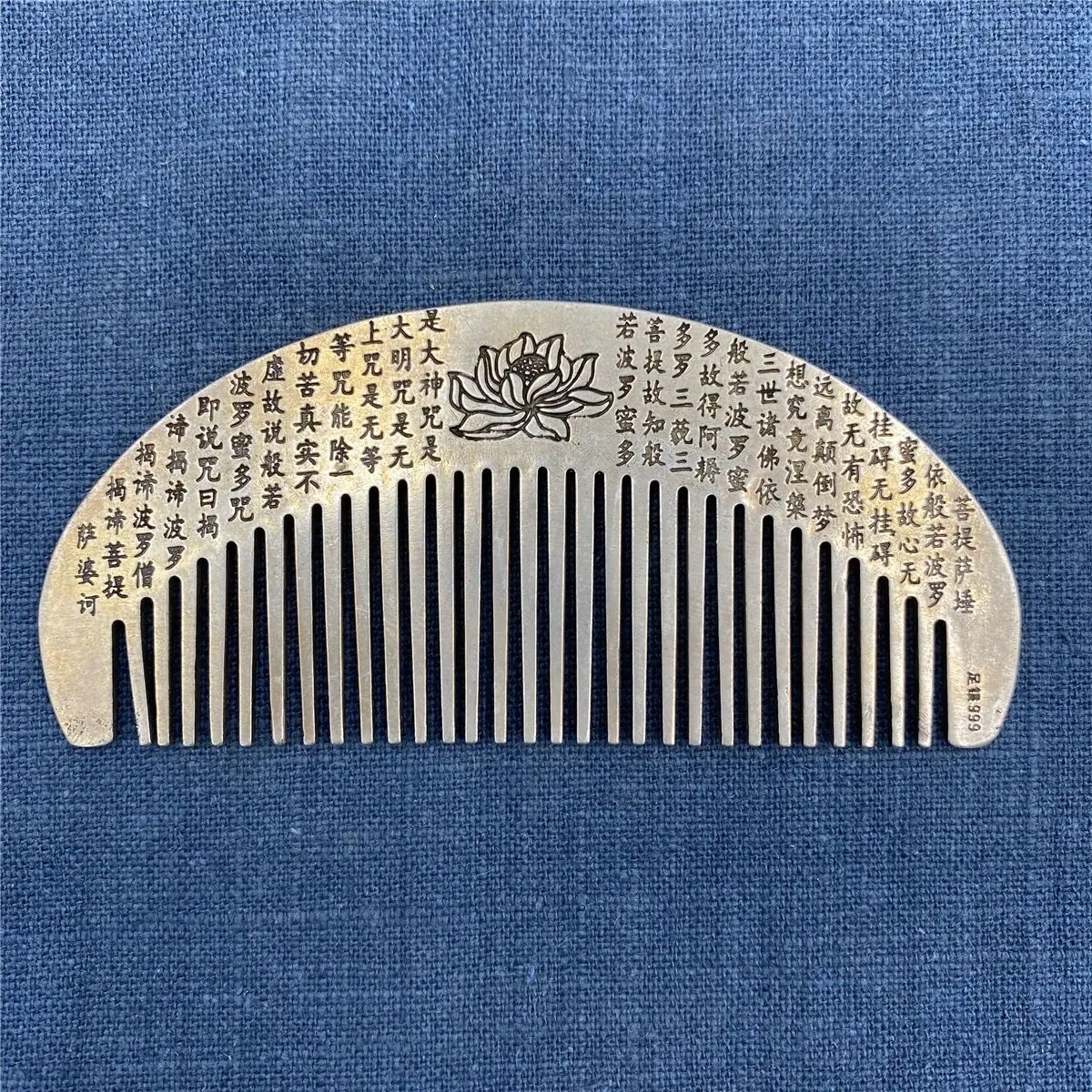 

Shi Ao handicrafts, antique and old antique handicrafts, Baifu comb, white copper Miao silver comb, pure copper bronze ware