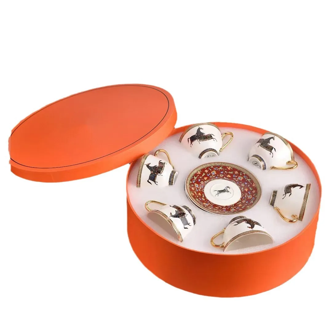 

High-end bone china coffee cup-shaped gift box packaging floral under the horse