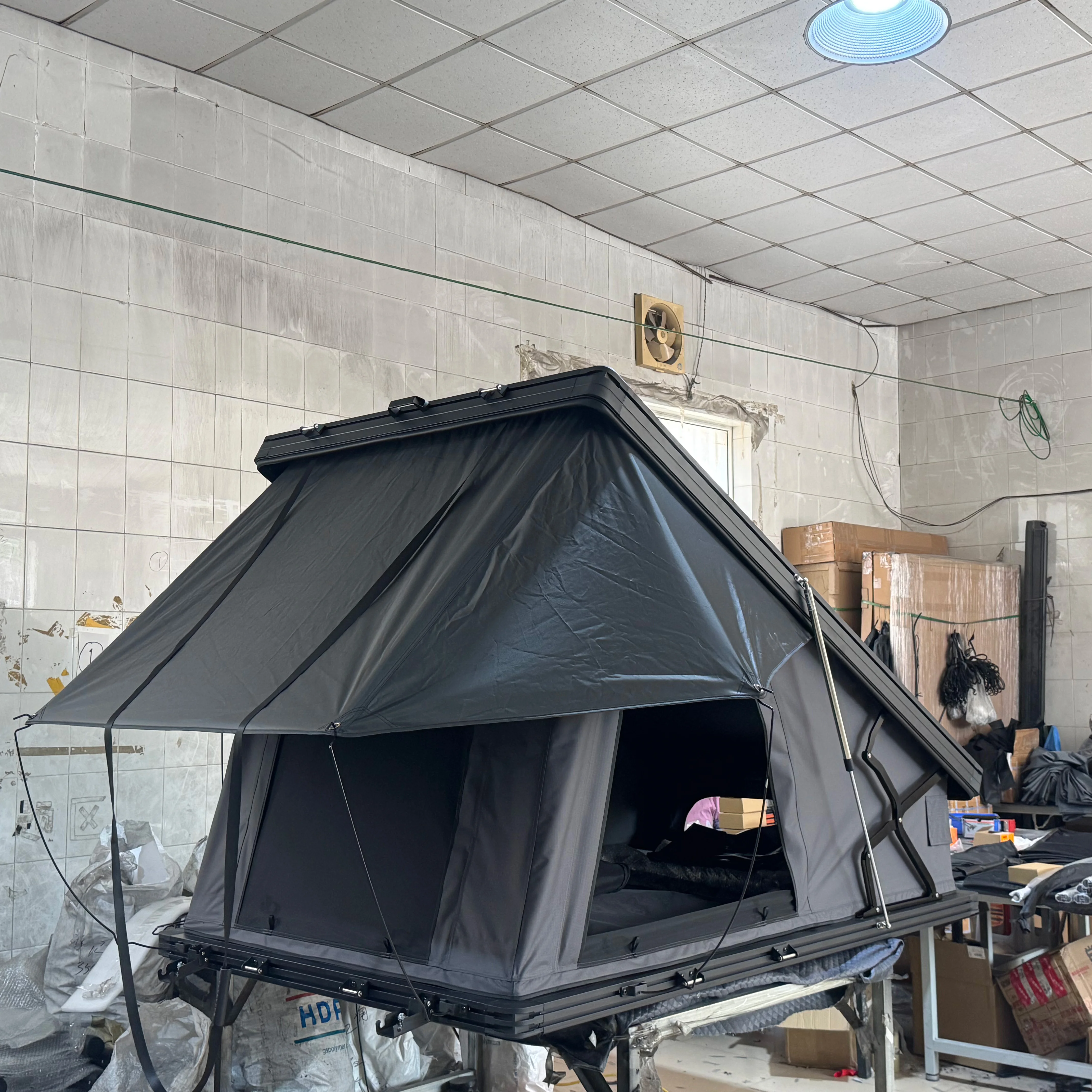 

OEM Vietnam Car Ultralight Roof Top Tent Triangle 2 Person Accept Customized Aluminium Hard Soft Shell Rooftop Tents