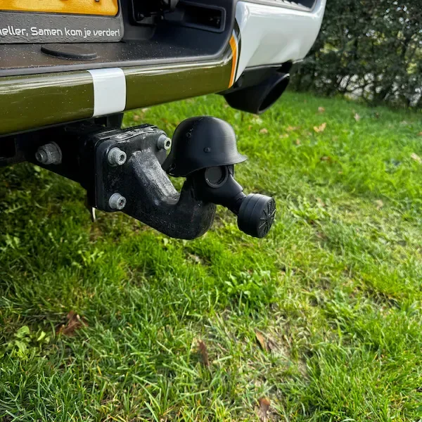 

Funny Trailer Coupling Dust Protective Caps Helmet And Gas Mask Shaped Tow Hitch Covers Universal Cover Cap for Trailer Coupling