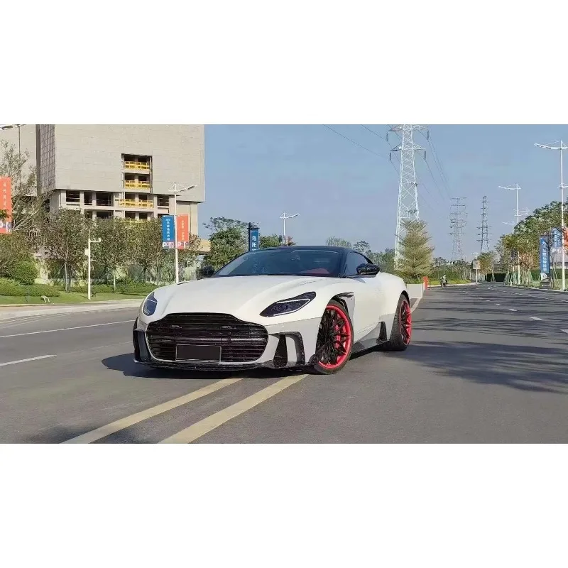 Aston Martin DB11 MSY Stijl Bodykit - Zijaanzicht met aerodynamische sideskirts