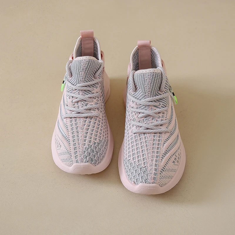 Women's Pink Mesh Sports Shoes Are Breathable and Comfortable, with A Flexible and Cushioned Sole That Is Perfect for Running