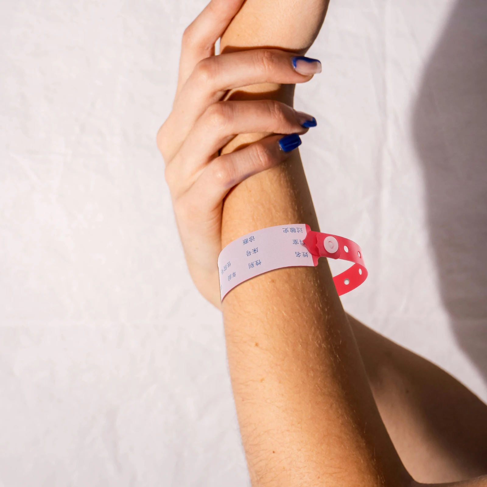 

100pcs Hospital Identification Tape Adult Patient Wristbands Disposable PVC Bracelets Waterproof Comfortable Longterm Use Clear