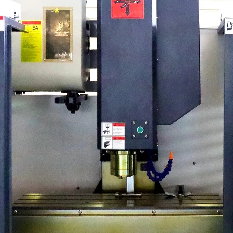 Inexpensive small CNC vertical milling machine XH7126 mini suitable for metal processing cnc mill clamp cnc milling machine