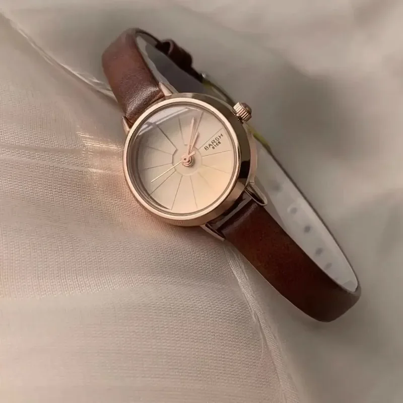 New Fashion Students Watches for Women Simple Small Retro Leather Small Round Dial High Quality Quartz Wristwatches Solid Color