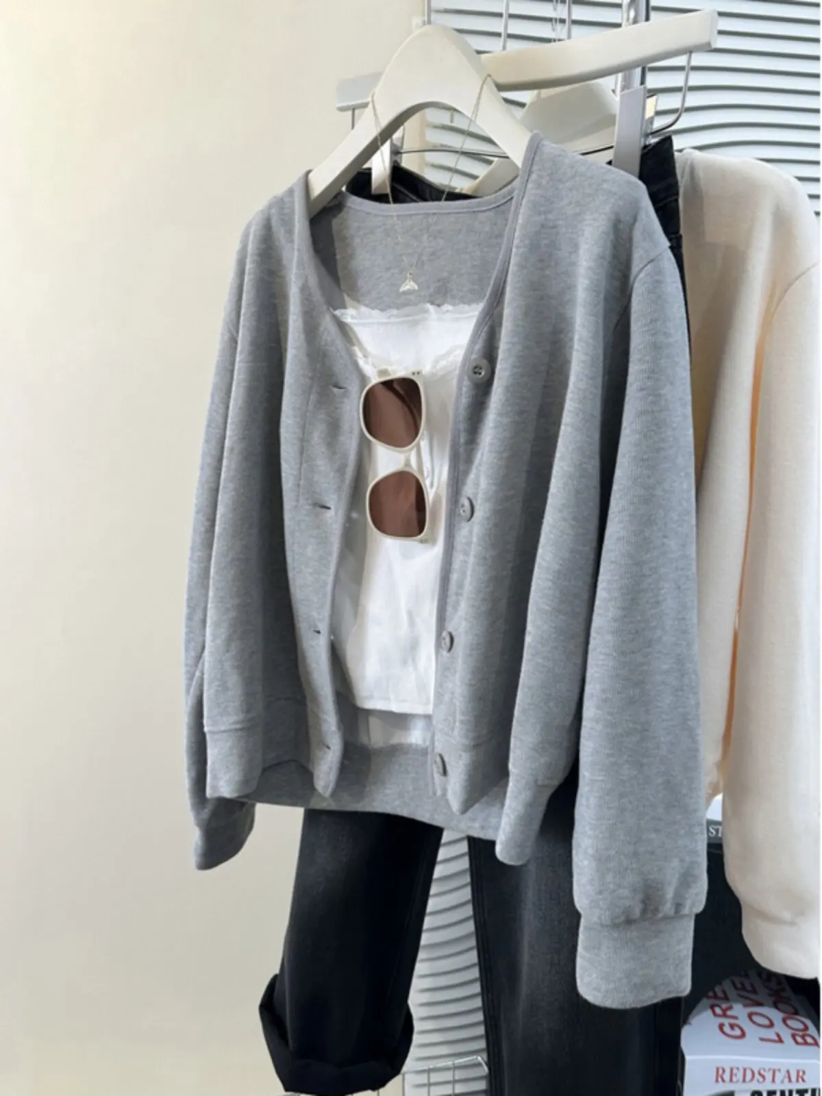 French Chic Button-Up Long Sleeve Sweatshirt for Women Spring Fall Korean Style Loose Fit Slim V-Neck Top tops de mujer