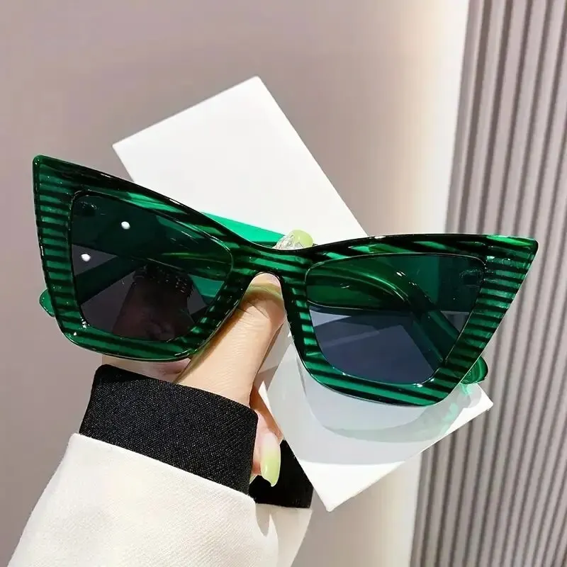 Oversized Cat Eye Fashion Sunglasses For Women Men Vintage Gradient Frame Glasses Outdoor Eyewear For Parties UV400