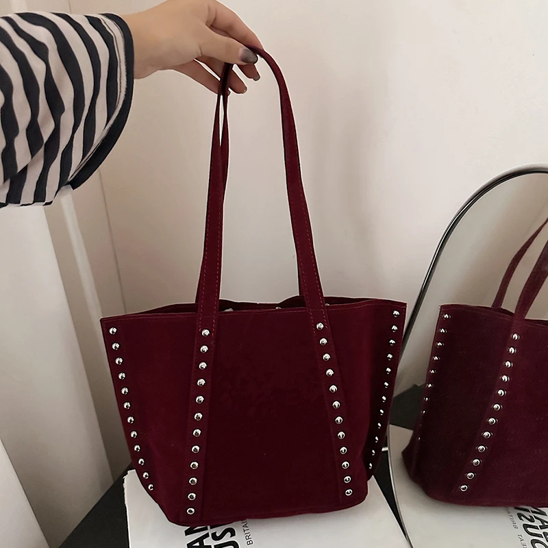 

2025 модные сумки для женщин, высококачественные сумки на плечо с швейными нитками, украшения с заклепками, большие вместительные однотонные сумки