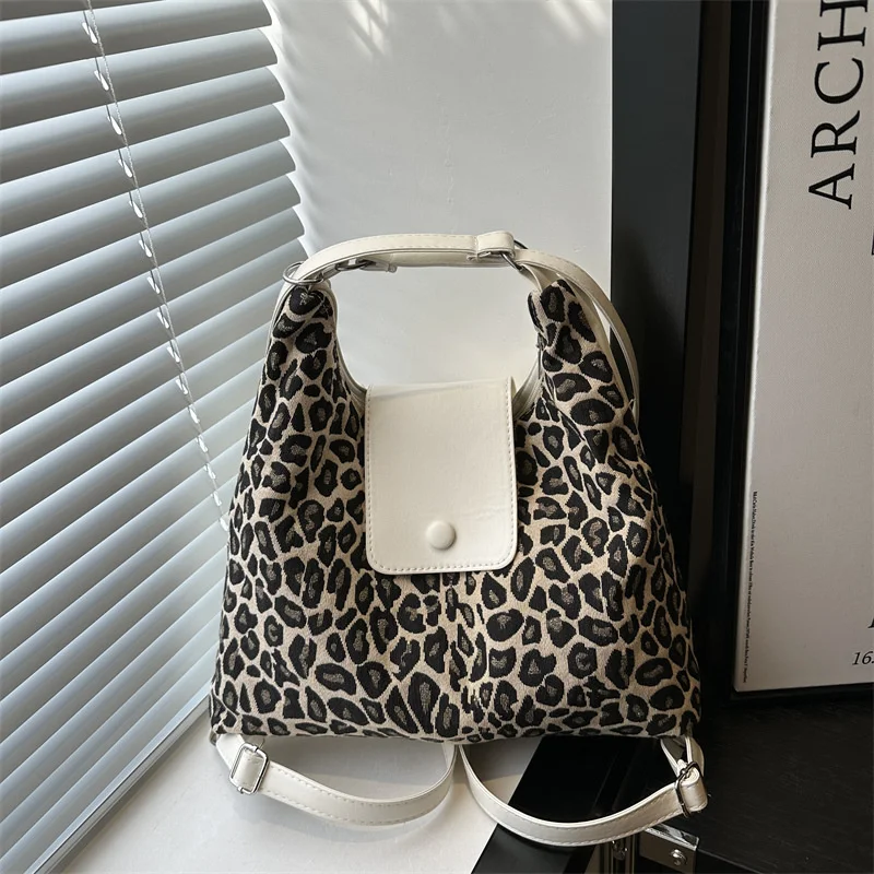 Large-capacity retro portable tote bag female 2024 new wave simple commuting fashion niche shoulder bags for women