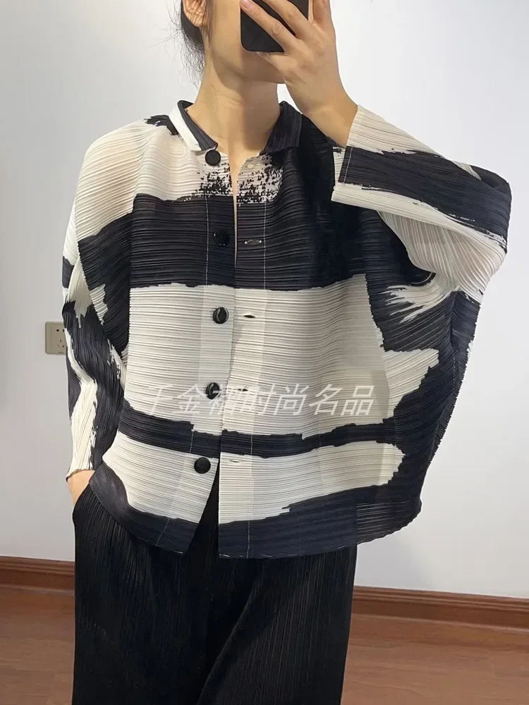 Miyake 2024 Herbst/Winter Neue Damen-Oberteile in Passenden Farben, Modische Lockere Fledermausärmel-Strickjacke mit Einreihiger Knopfleiste – Detail 6