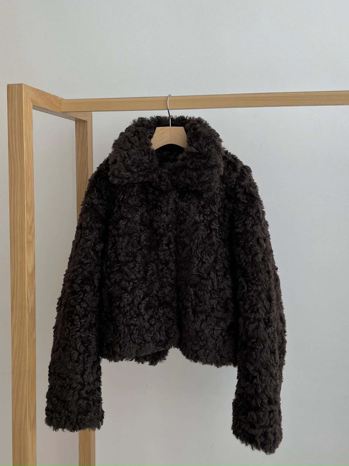 

PREON ort Collar Furry Jaet Премиум Quali Осень Зима Женская мода Свободная посадка Верхняя одежда из полиэфирного волокна
