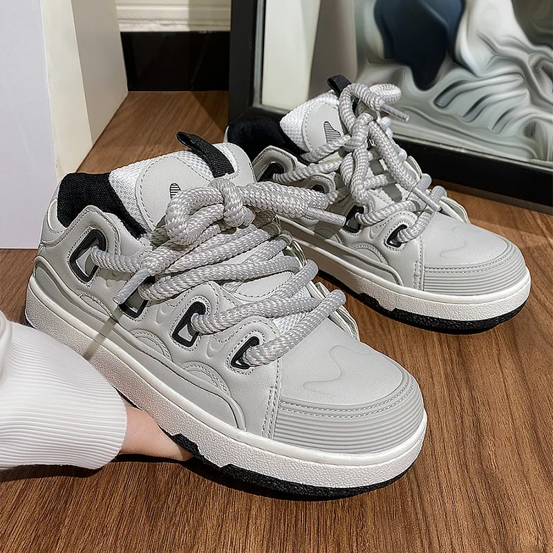 Luxury 2024 New Classic Thick Sole Elevated Outdoor Running Shoes for Men and Women, Spring and Autumn Couple Casual Board Shoes