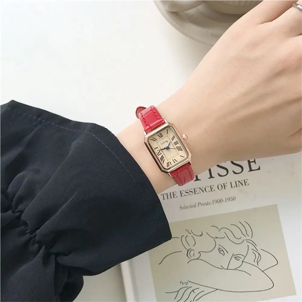 エレガントな女性のクォーツ時計絶妙なシンプルな女性の腕時計装飾防水ヴィンテージ女性時計日常使用