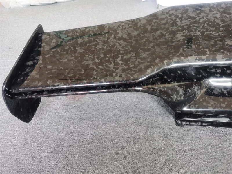 V-shaped Dry Carbon Fiber Forged Pattern Rear Spoiler, Suitable for Huracan LP580/LP610