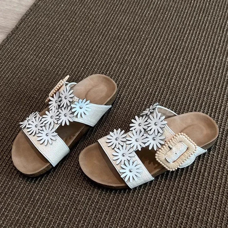 Unique Square Buckle Design Flat Slippers Women Fashion Rivet Flower Decoration Slide Sandals Summer Sexy Open Toe Beach Sandals