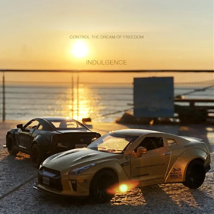 1:32 Nissan GTR Alloy Sports Car Model Diecast Metal Toy Vehicles Racing Car Model Sound and Light Collection Kids Gift A297