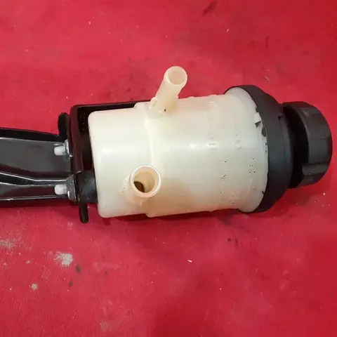 Servostyrningsbehållare för Kia Sorento 2011 2012 2013 Nr. 571502P000 1 st Beige 10 best sales servostyrning - №9