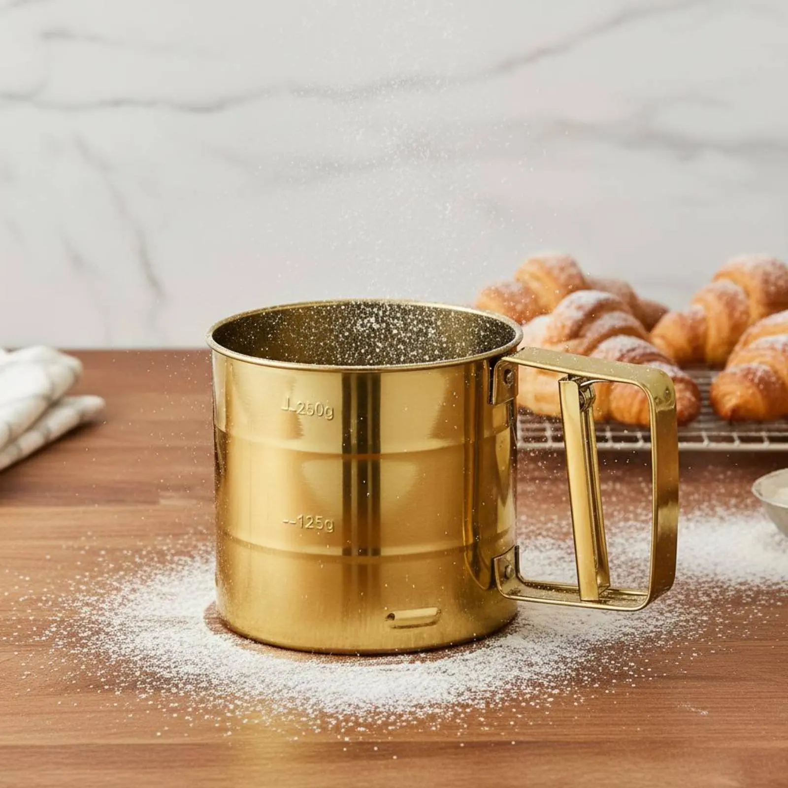 

Handheld Flour Sifter Rust Resistant Hand Press Flour Strainer Stainless Steel Baking Sifter Long-Lasting Stainless Steel Powder